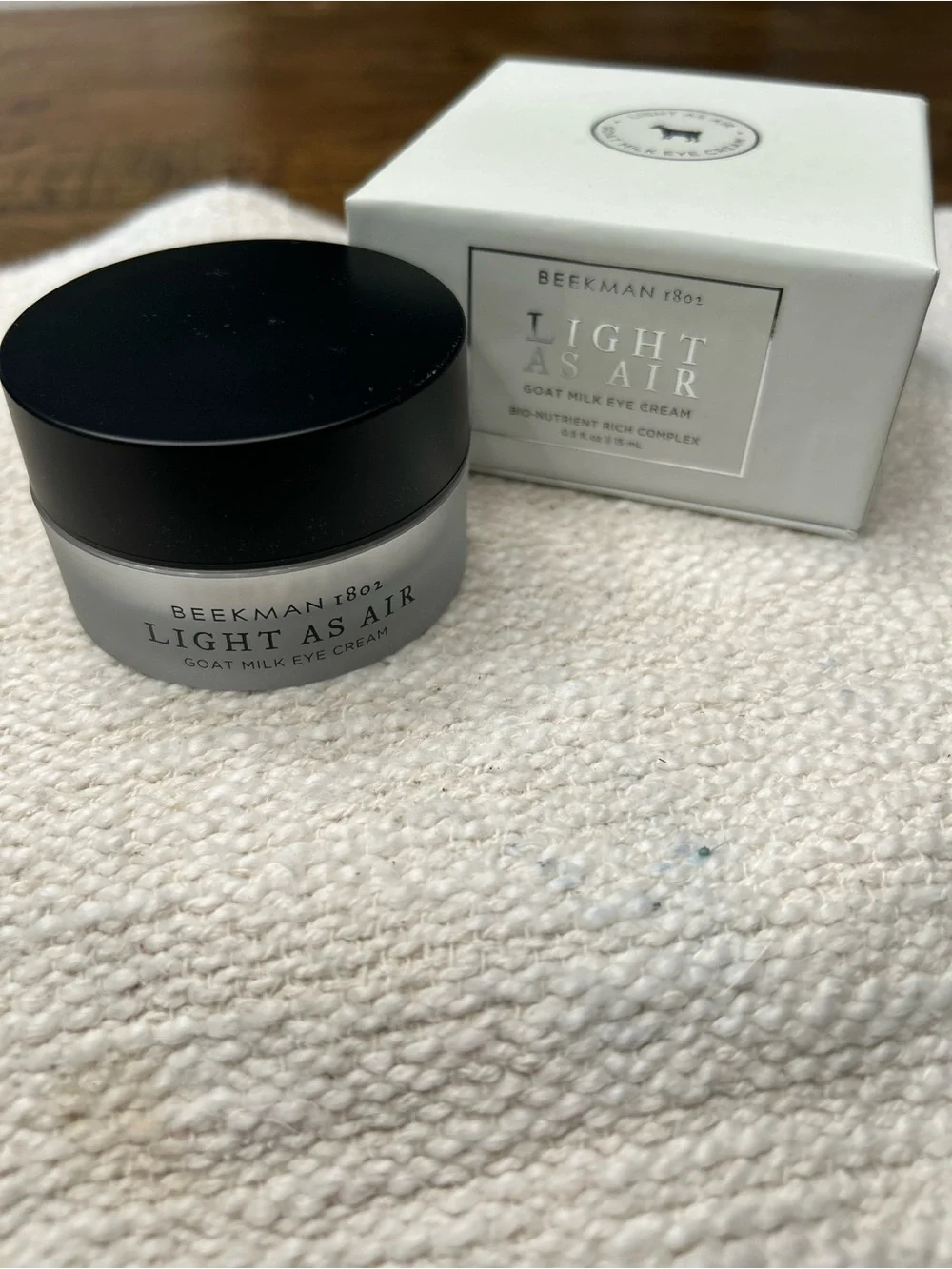 Beekman 1802 Light As Air Eye Cream - Black/White .05 oz